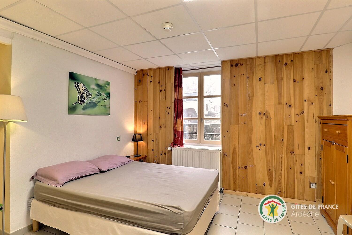 Bâtiment historique Chambre Doséra avec salle d'eau et wc privatifs (lit en 140)