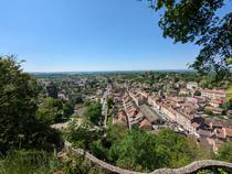 Vue sur Crémieu depuis la colline Saint-Hippolyte
