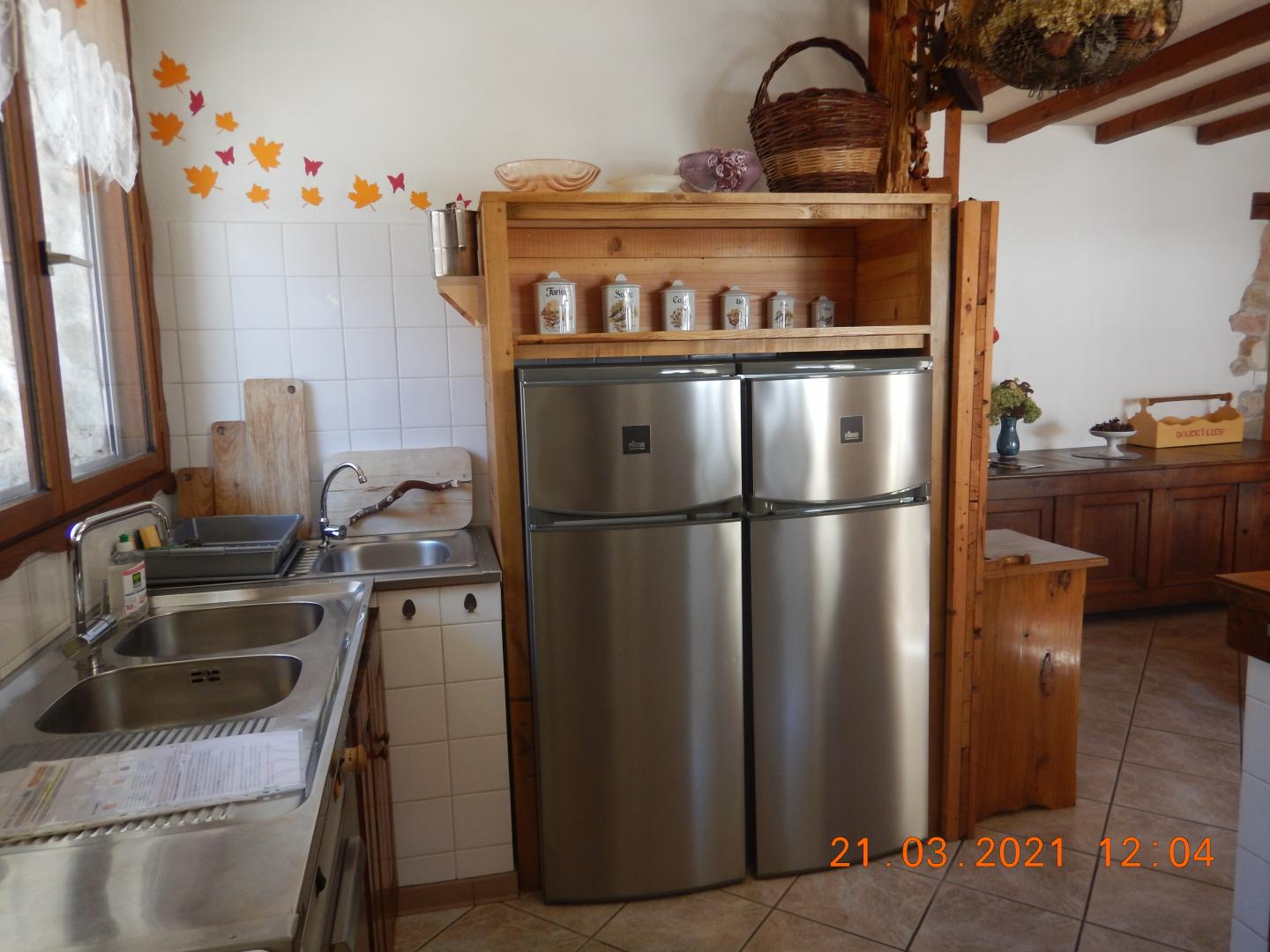 Cuisine côté des 2 réfrigérateur-congélateur
