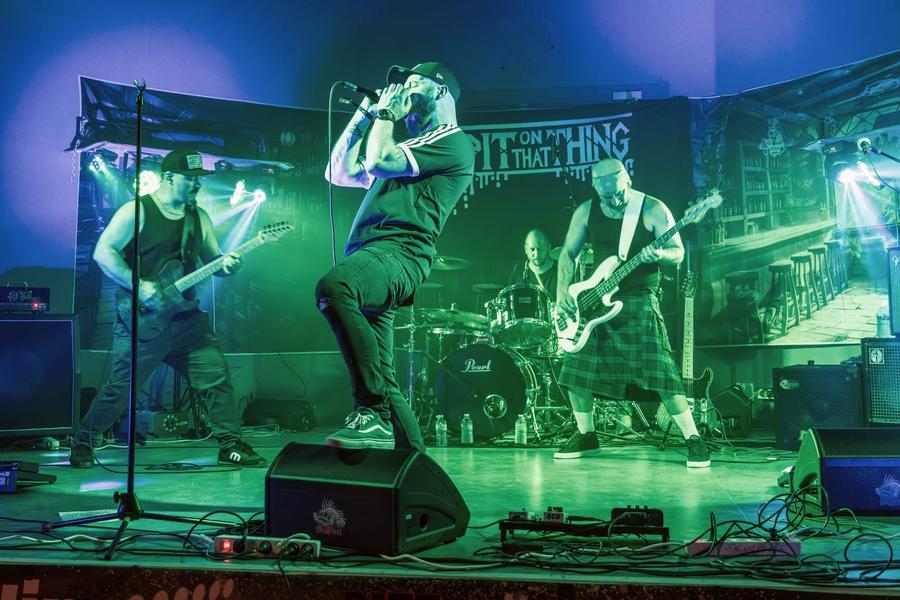 Concert Spit on that Thing