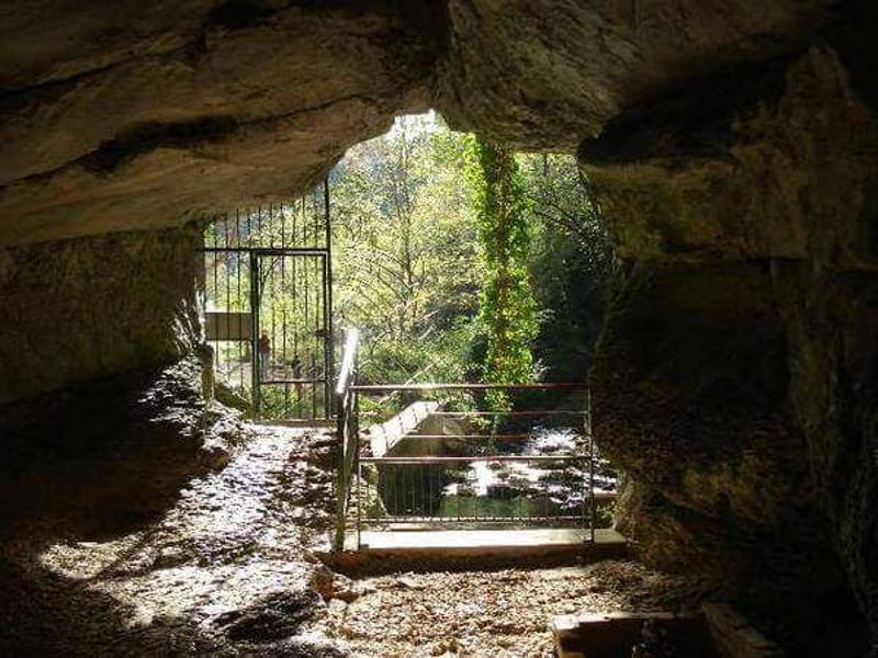 Grotte et reculée de Corveissiat