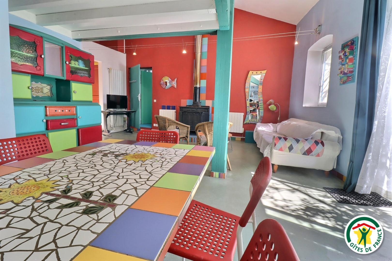SALON OUVERT SUR LA CUISINE