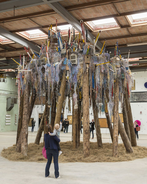 Tree trunks, bird cages, cables, microphones, hay 700 x 800 x 800 cm