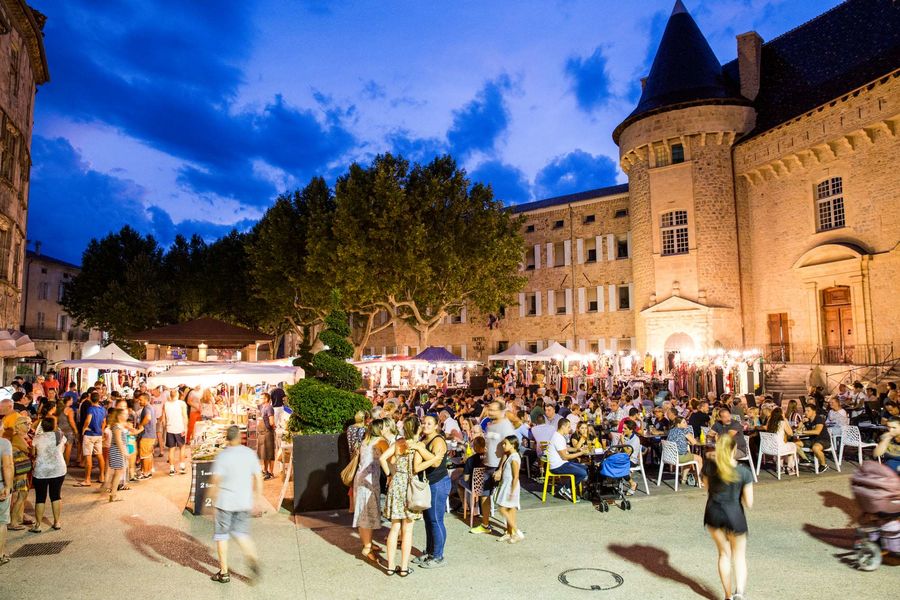 Marché nocturne dAubenas