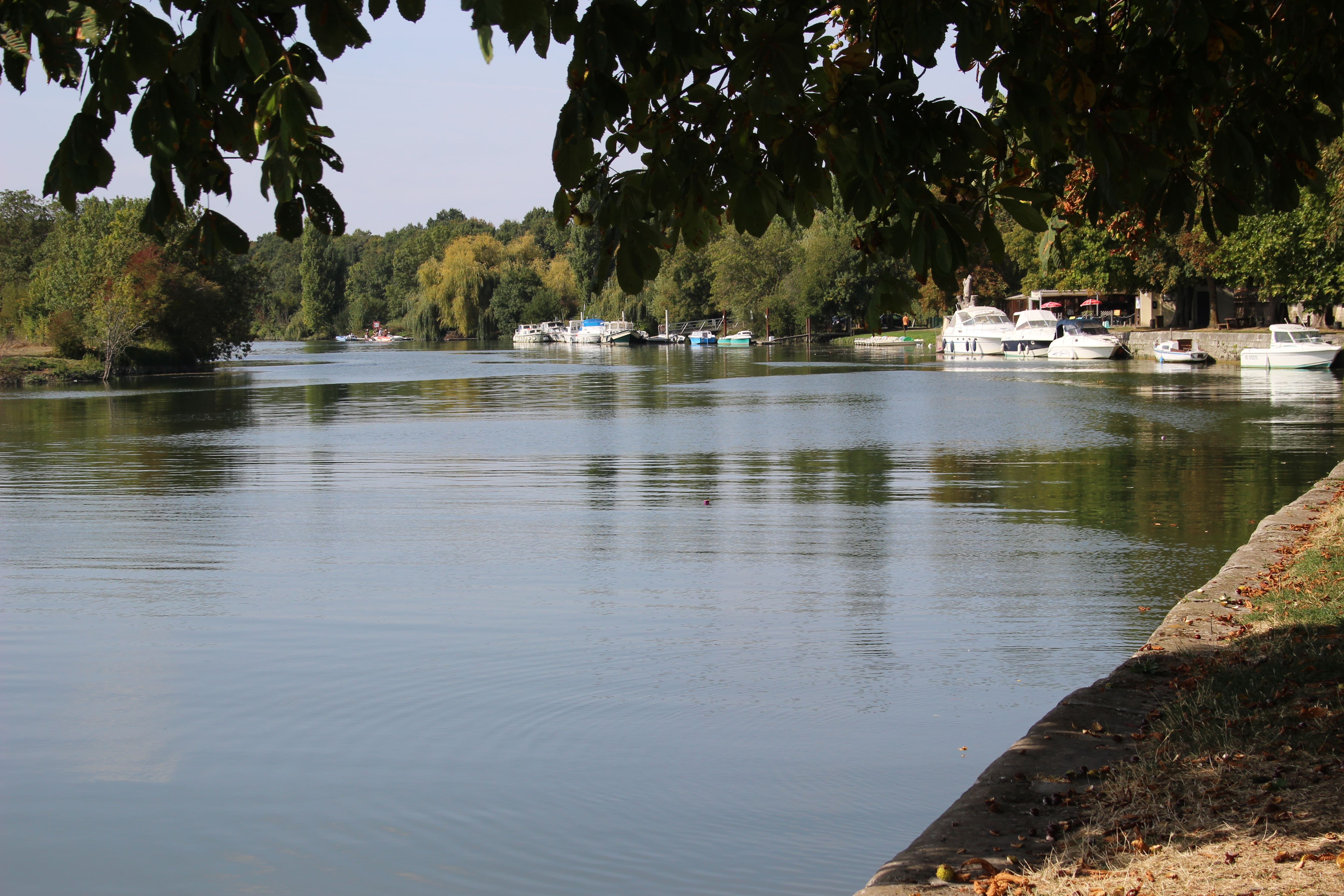 Le port et les quais de Taillebourg