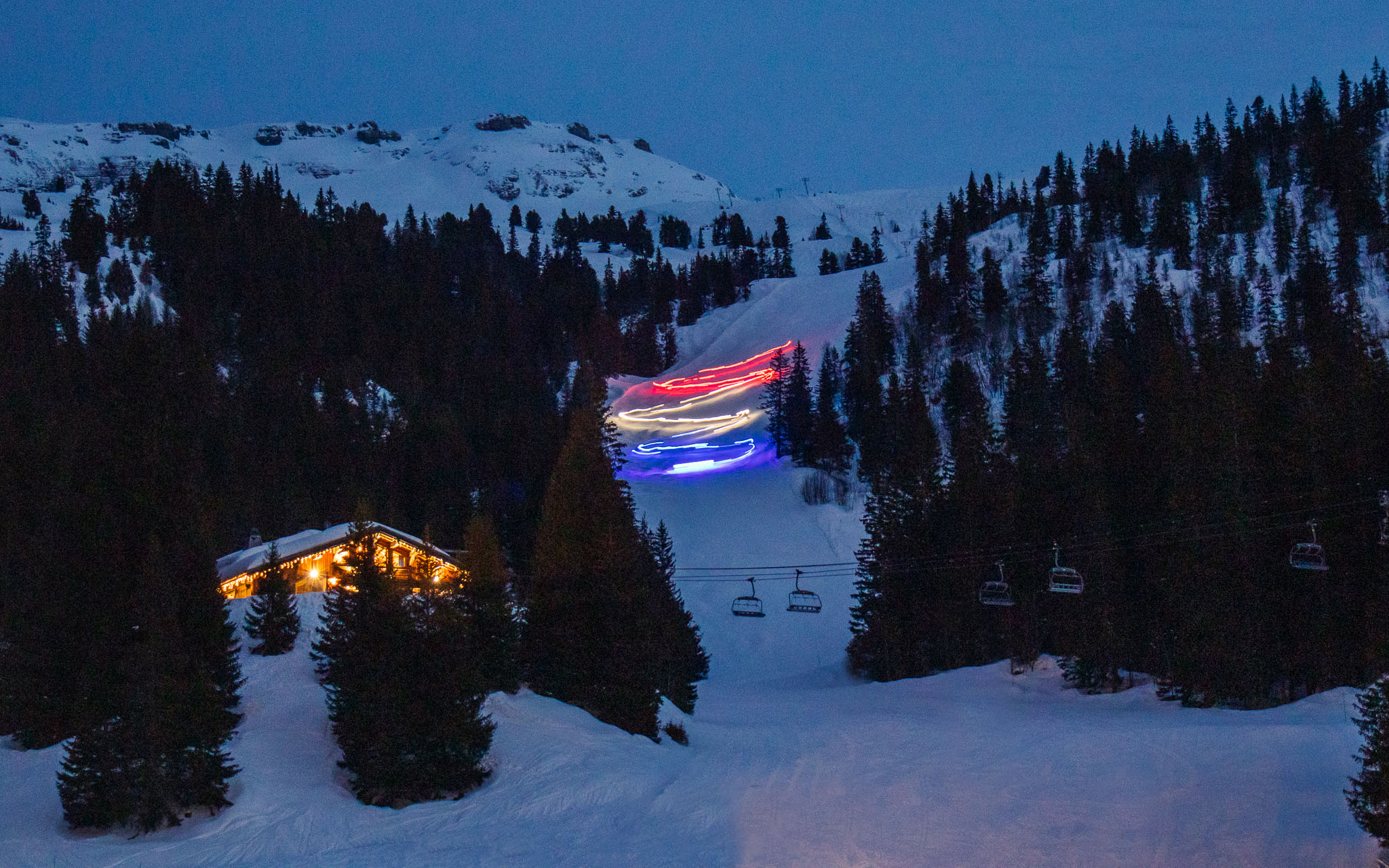 La descente aux flambeaux sur la piste rouge Jade