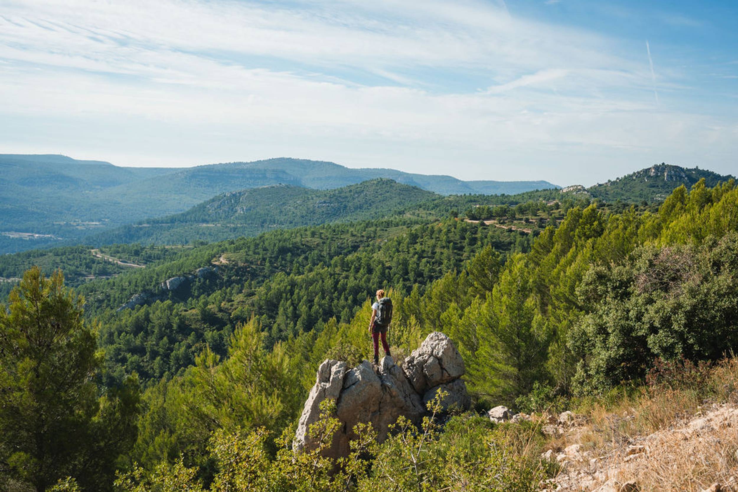 CUGES-LES-PINS - Crête de la Sainte-Baume et Grand Vallon — photo 2