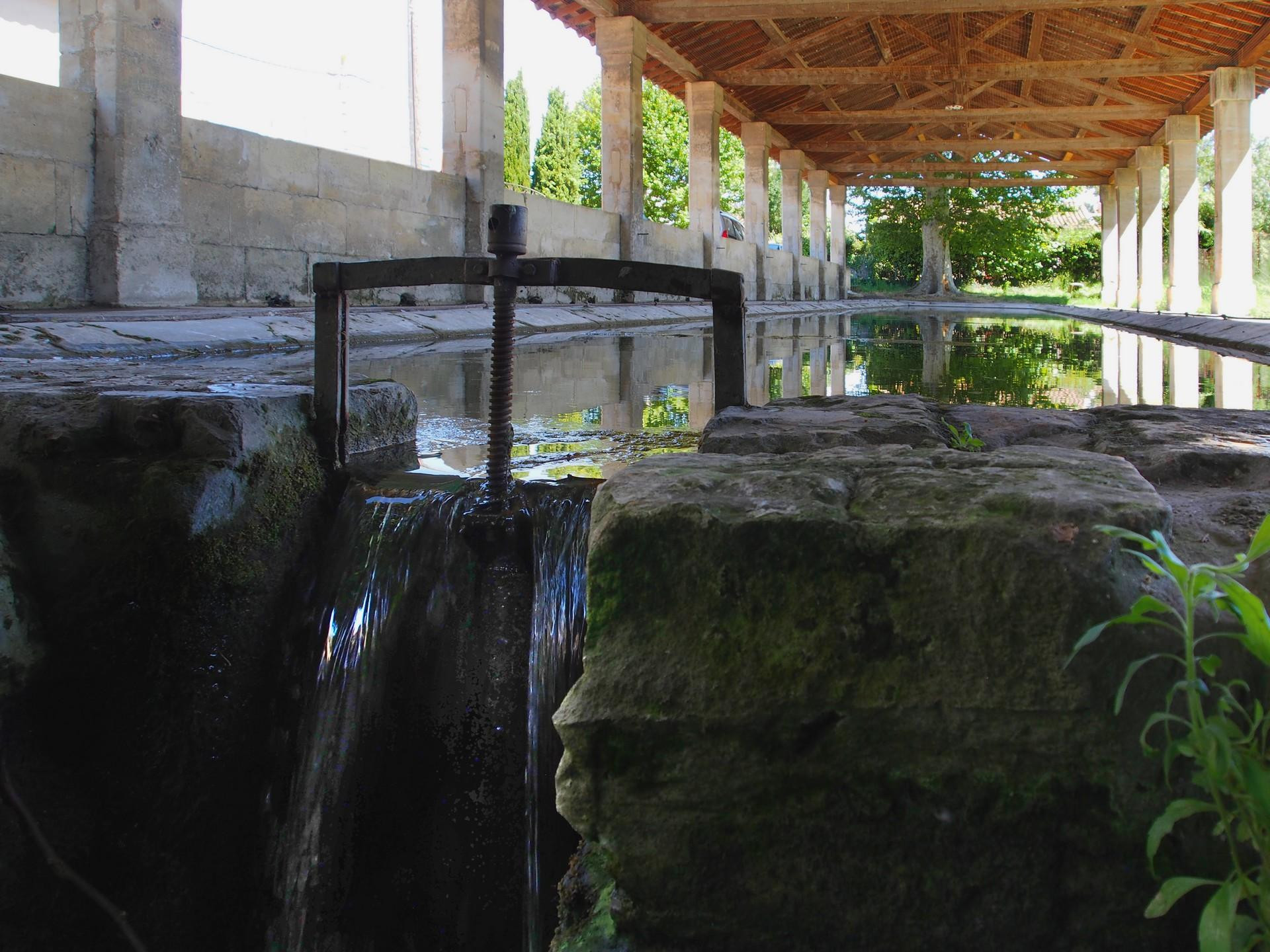 Lavoir, Fontvieille - photo 3