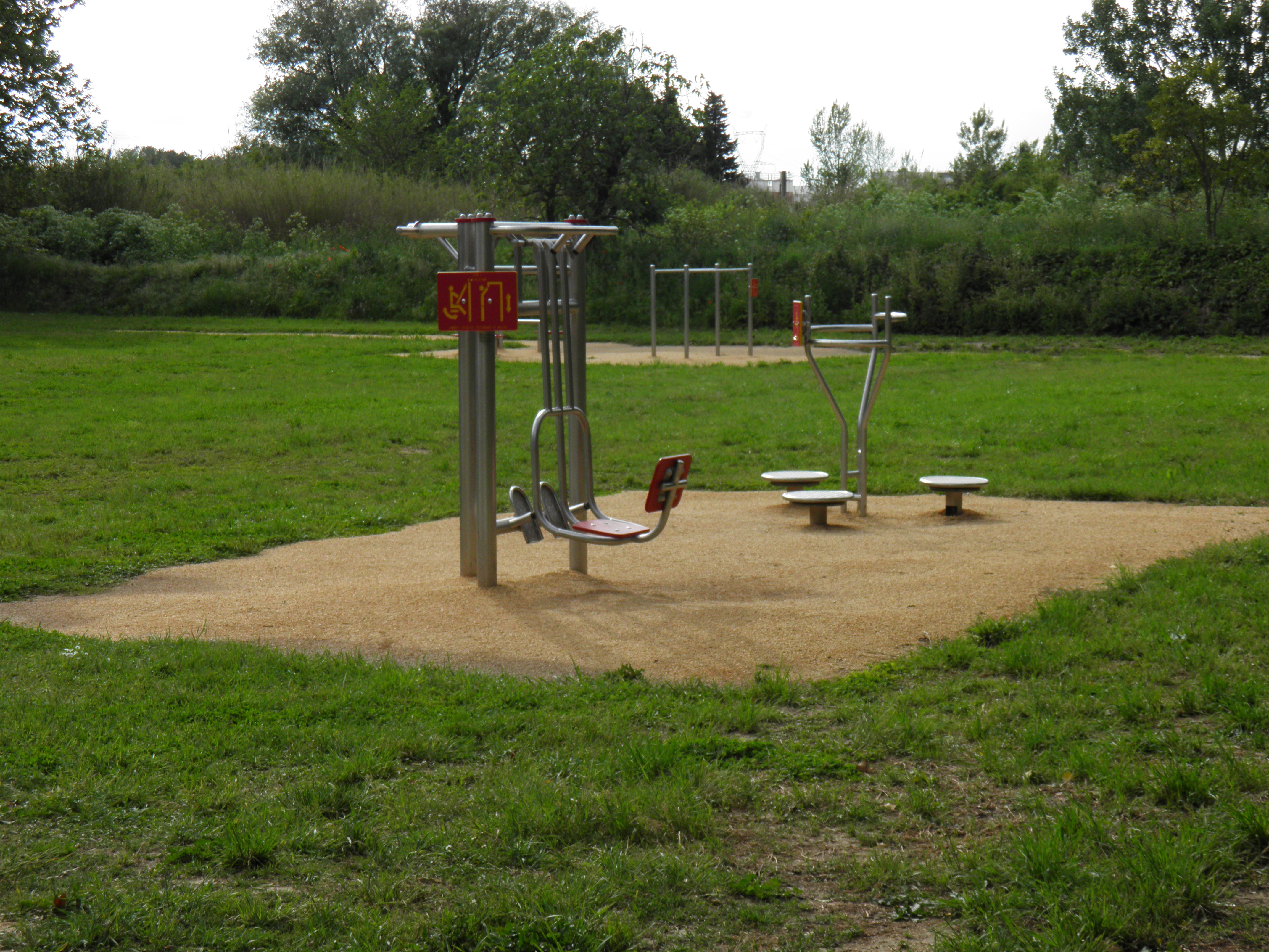 Pumptrack et parcours de santé, Eyragues - photo 2