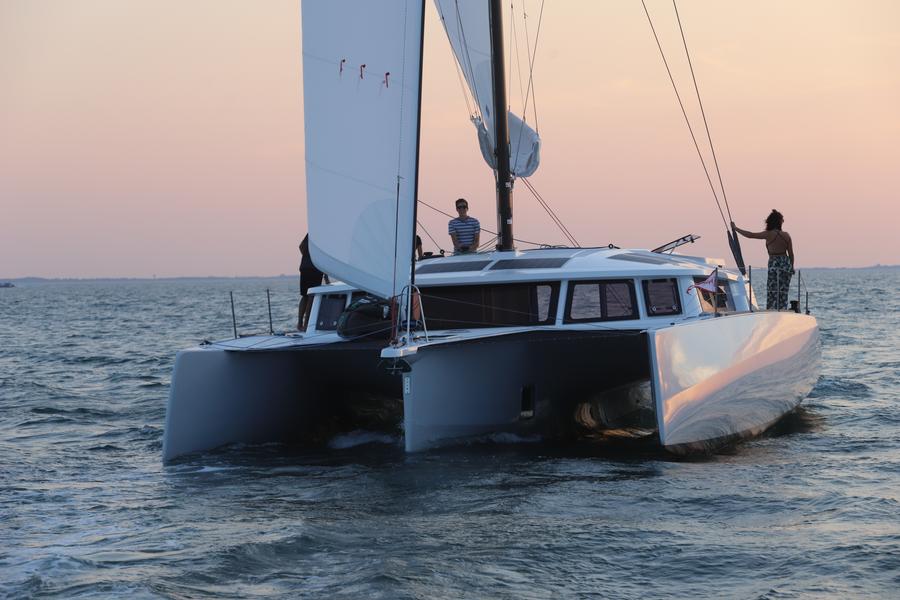 Voile plus loin