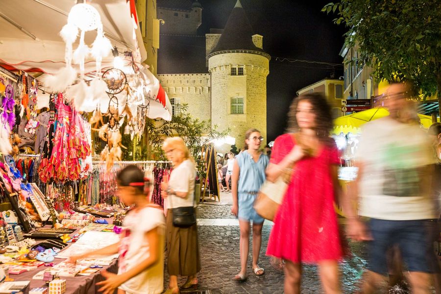 Marché nocturne dAubenas