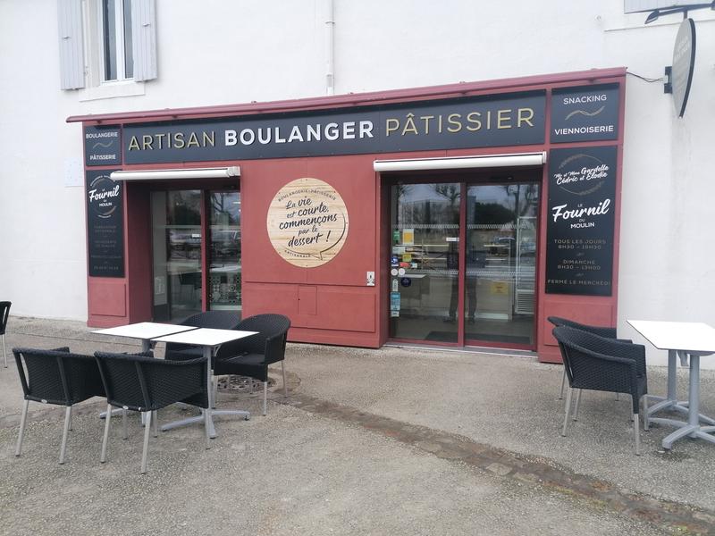 Terrasse devant la vitrine