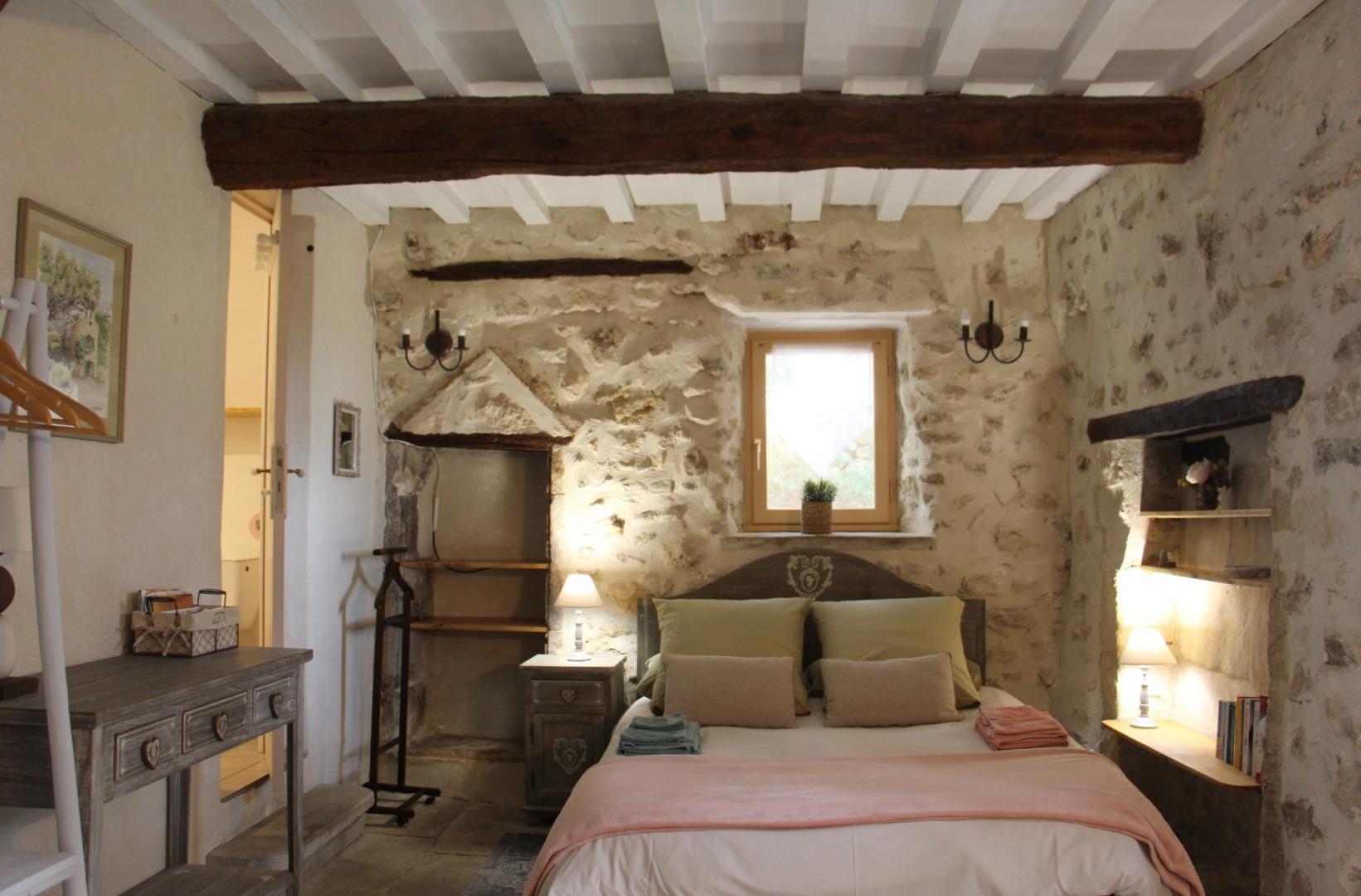 La chambre semi-ouverte du 1er étage : lit 1x140