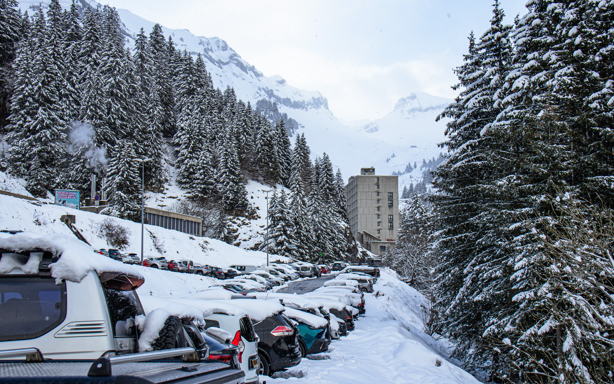 Vue sur Flaine Forum depuis le parking du P2