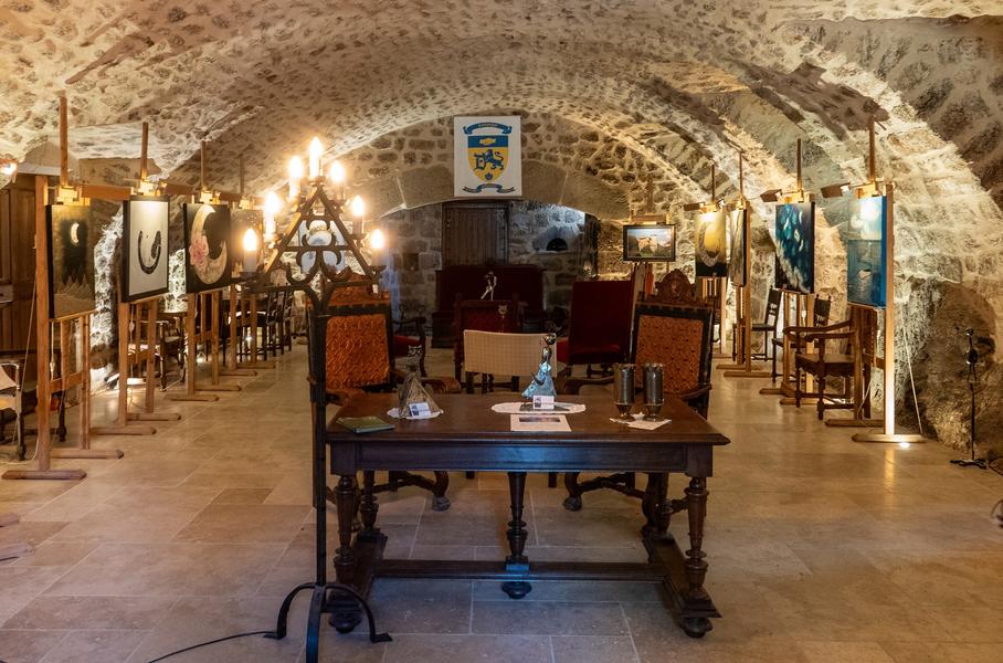 Meyras - Exposition au château de Hautsegur ©sourcesetvolcans