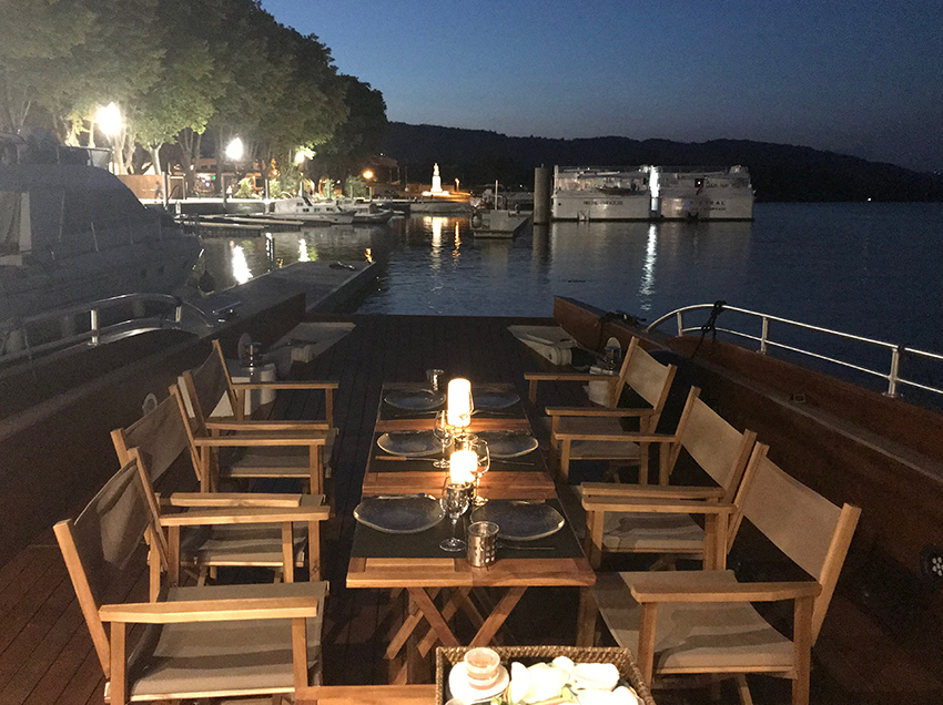 Croisière Wine Man Show avec Epicur Yann et les canotiers_Tournon-sur-Rhône