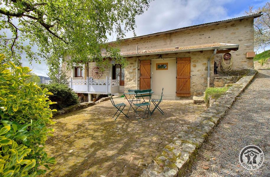 Gîte de la Collonge à Affoux, en Haut Beaujolais, dans le Rhône.