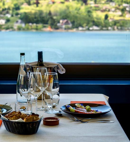 Restaurant avec vue sur le lac d'Aiguebelette
