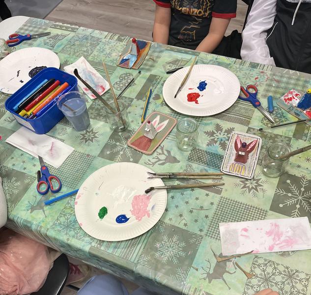 Les ateliers goûter à la Maison Ravier : pétales de papier_Morestel