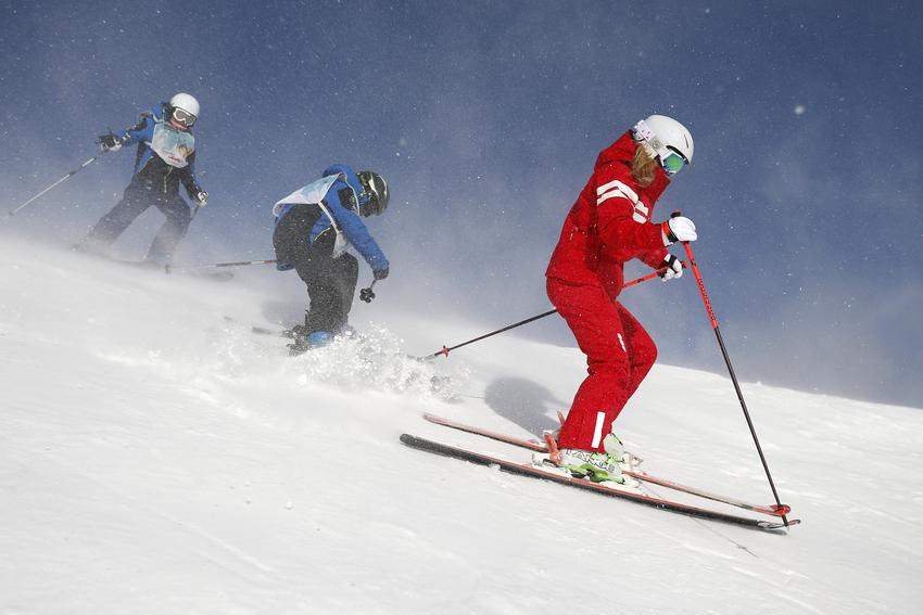 Cours de ski alpin et club Piou-Piou avec l'ESF aux Plans d'Hotonnes