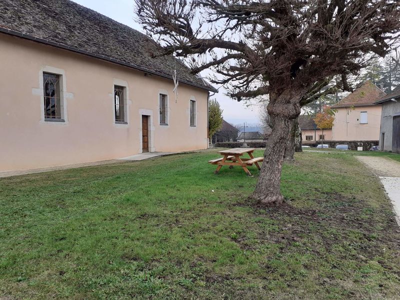 Aire pique nique Chimilin église