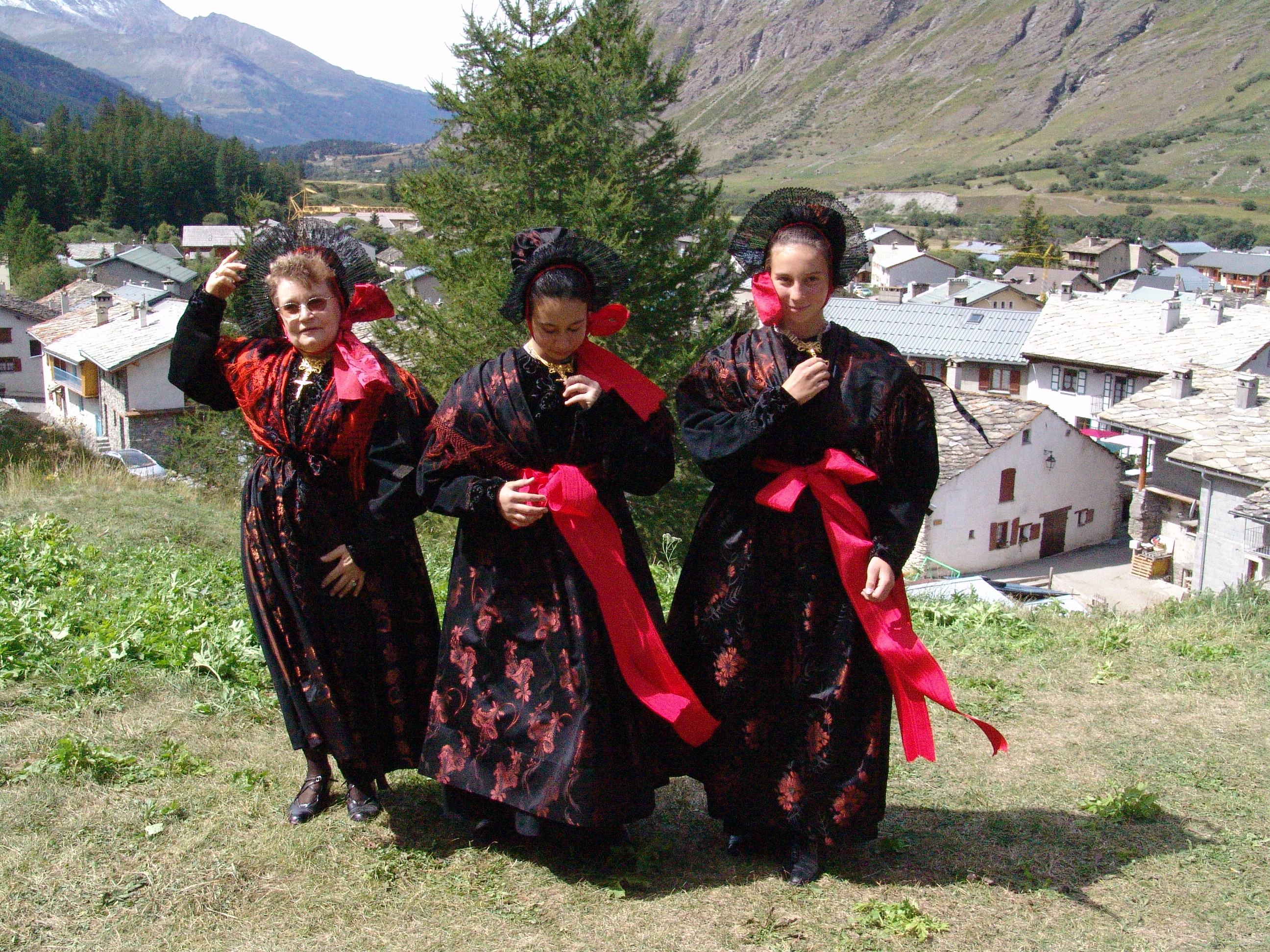 fete-traditionnelle-15-aout-bessans-village