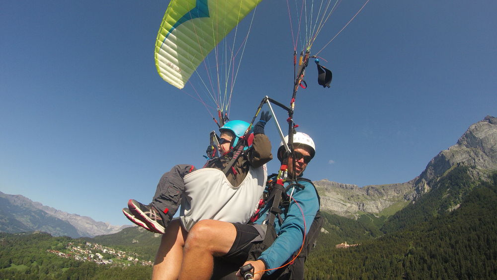 Survolez St-Gervais face au Mt-Blanc avec Itinér'Air Parapente
