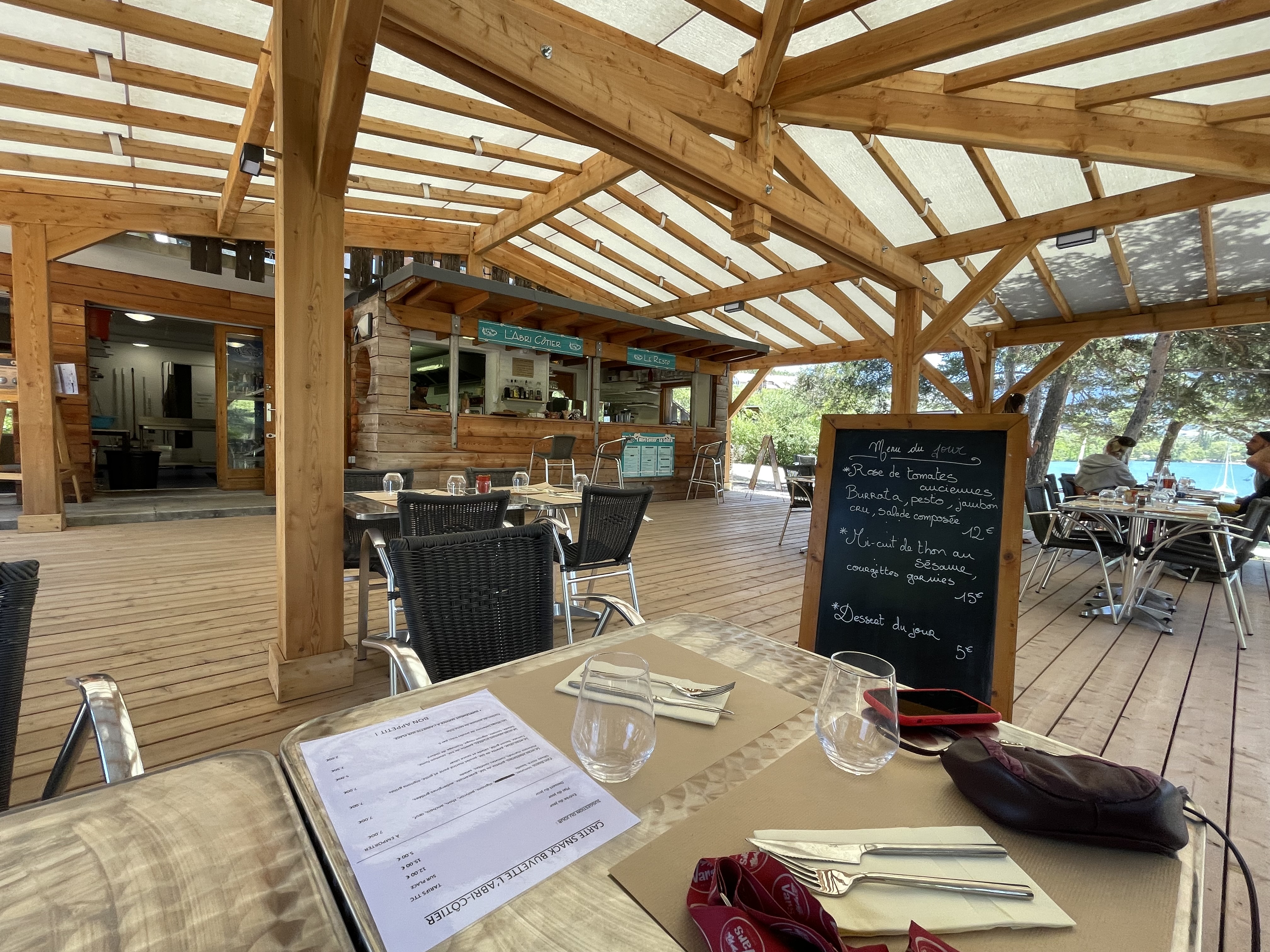 Terrasse couverte pour les repas