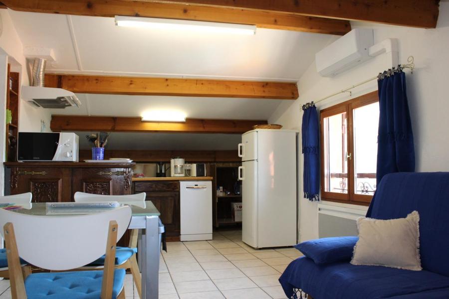 Gîte Chez José-Canapé/Coin repas/Cuisine-Belvédère-Gîtes de France des Alpes-Maritimes