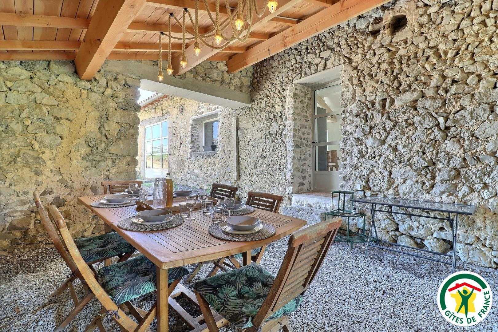 Terrasse privative et abritée