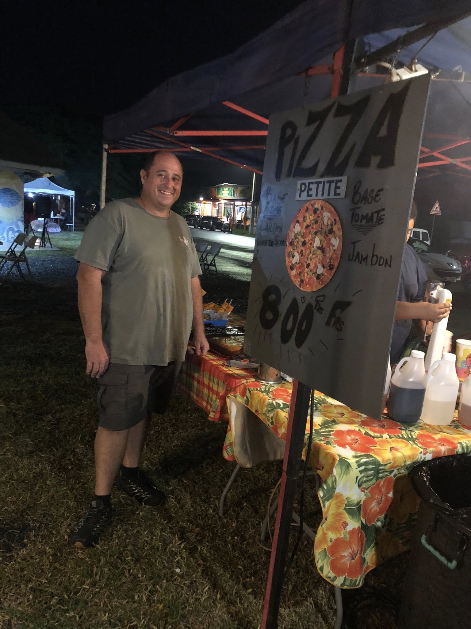 Marché nocturne sur Pouembout