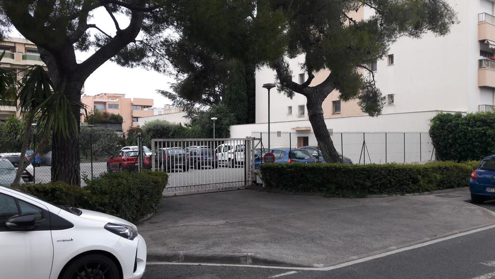parking sécurisé par portail automatique