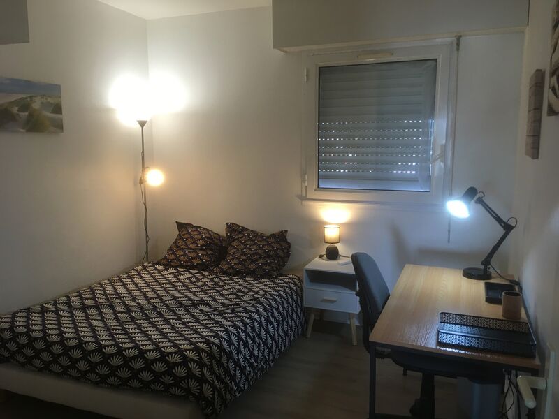 Chambre 1 avec grande penderie et bureau