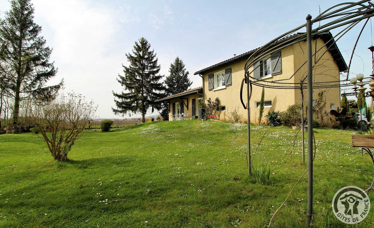 Gîte 'La Brocantine' à Corcelles-en-Beaujolais (Beaujolais - Rhône) : la maison.