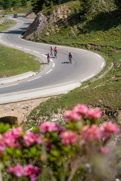 Sur la route du col de l'Izoard en vélo de route - � Alpes Photographies