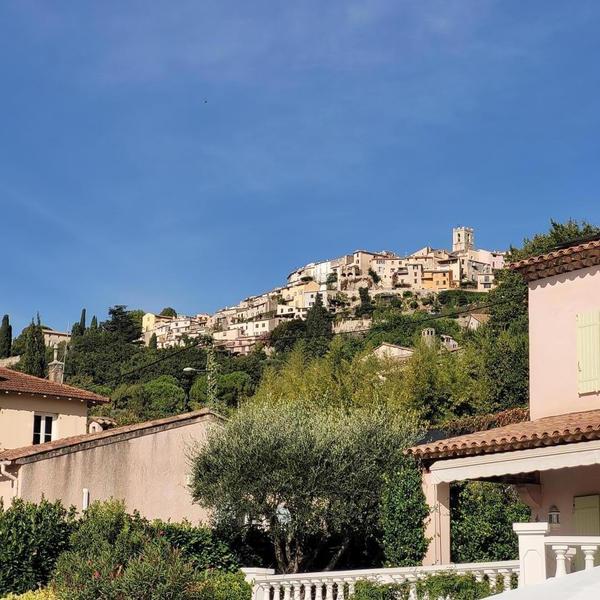 Vue sur le village de St Jeannet