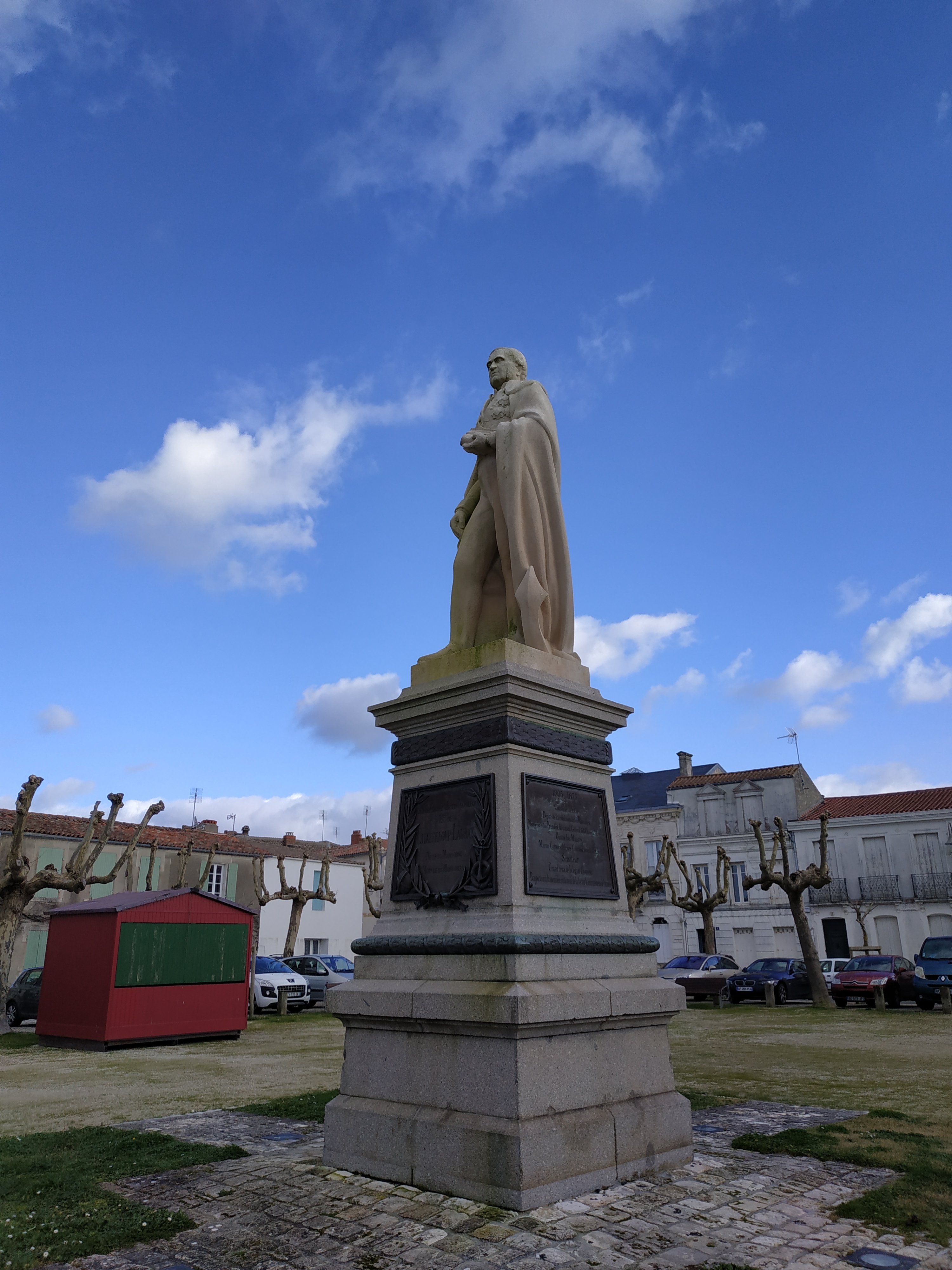 La statue de la place Chasseloup-Laubat