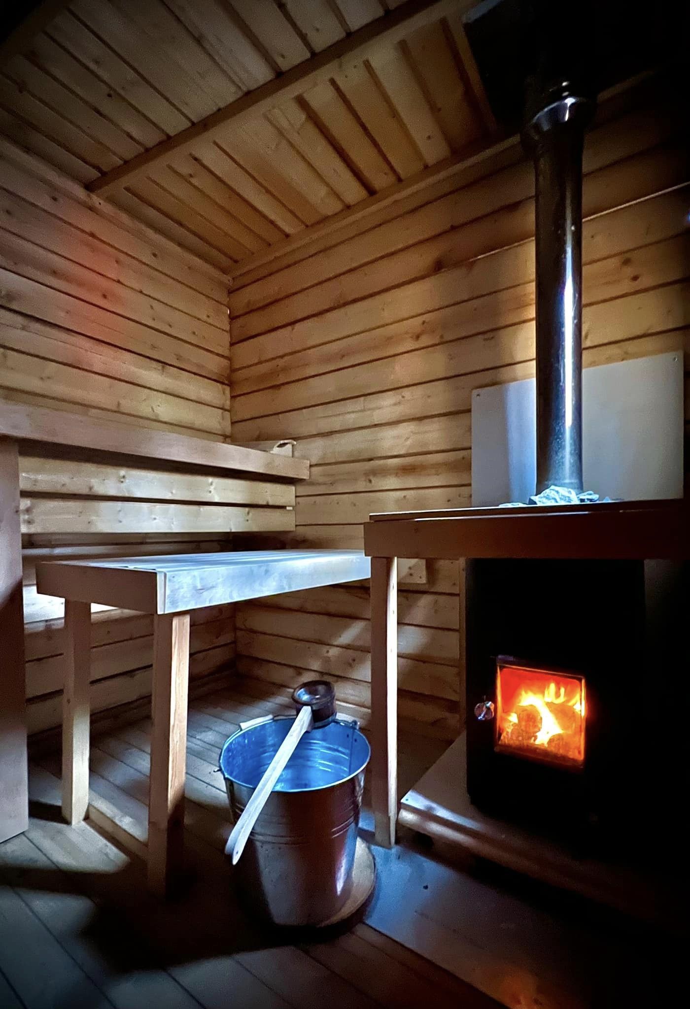 Seau en bois mélèze pour sauna