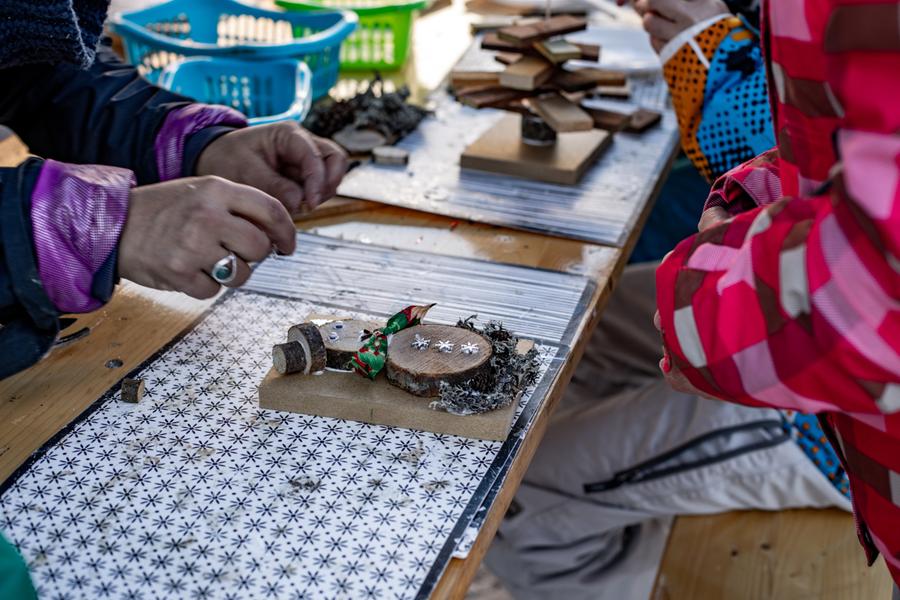 Atelier bonhomme de neige en bois_Les Gets