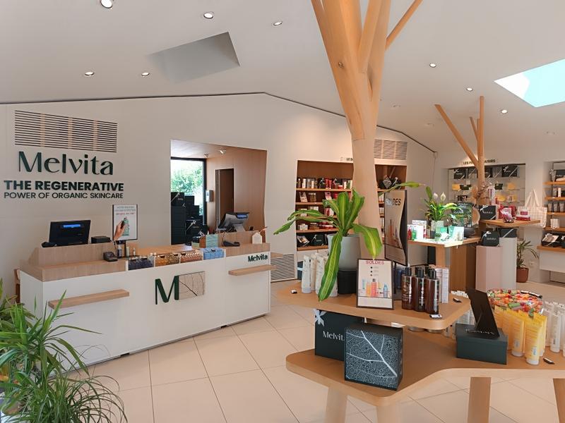 Melvita, cosmétiques certifiée bio | Visite commentée de l'usine en anglais_Lagorce