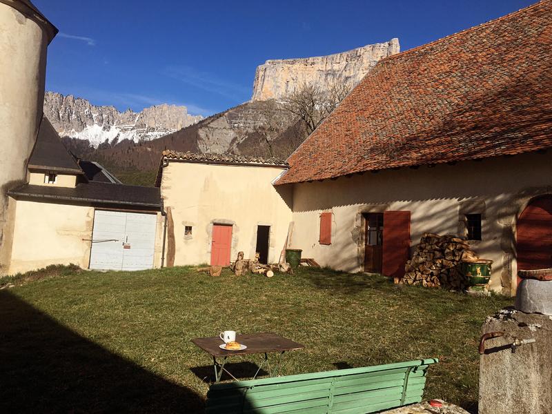 Grand Café devant le Mont Aiguille