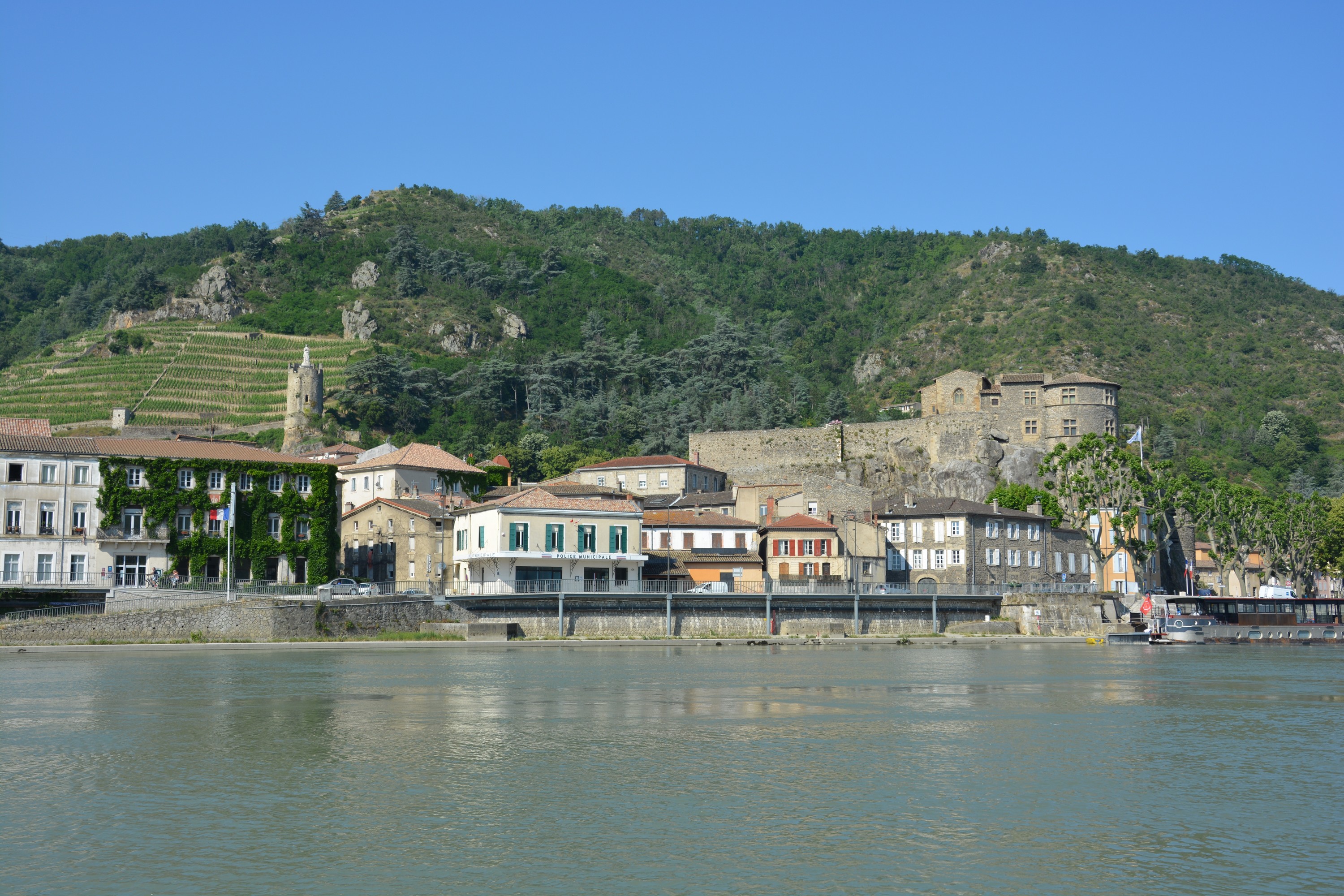 Vue sur le Château de Tournon