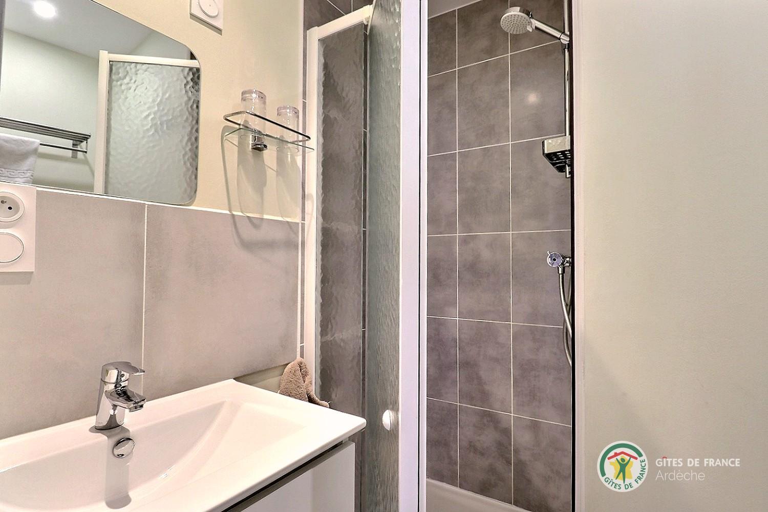 Salle d'eau privative chambre Pauline