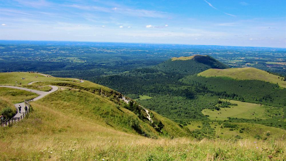 De la cathédrale de Clermont au sommet du Puy-de-Dôme