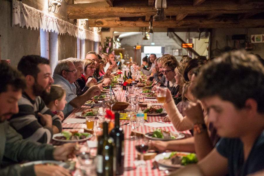 Repas et visites à la ferme de Peyrouse
