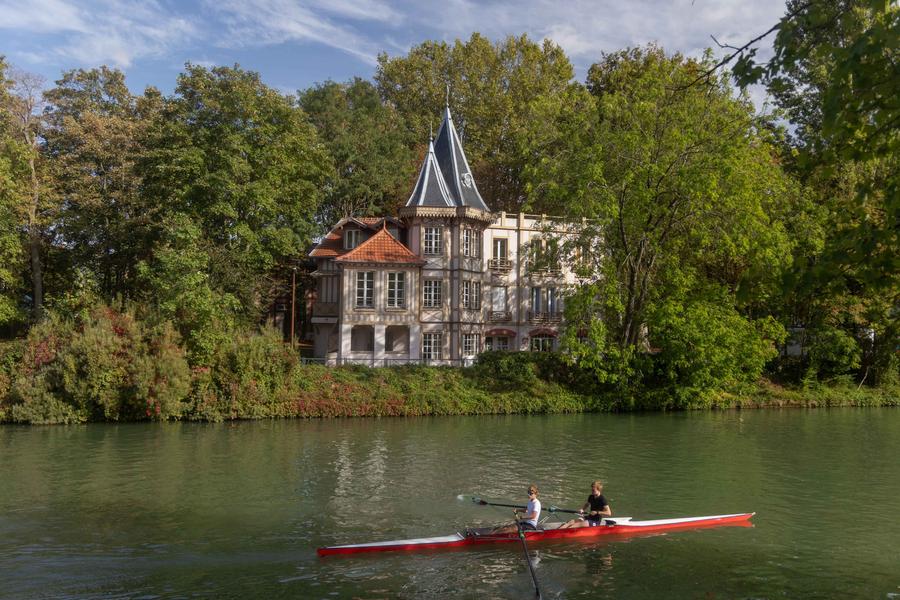 L'école municipale des arts, sur l'île Fanac à Joinville-le-Pont 