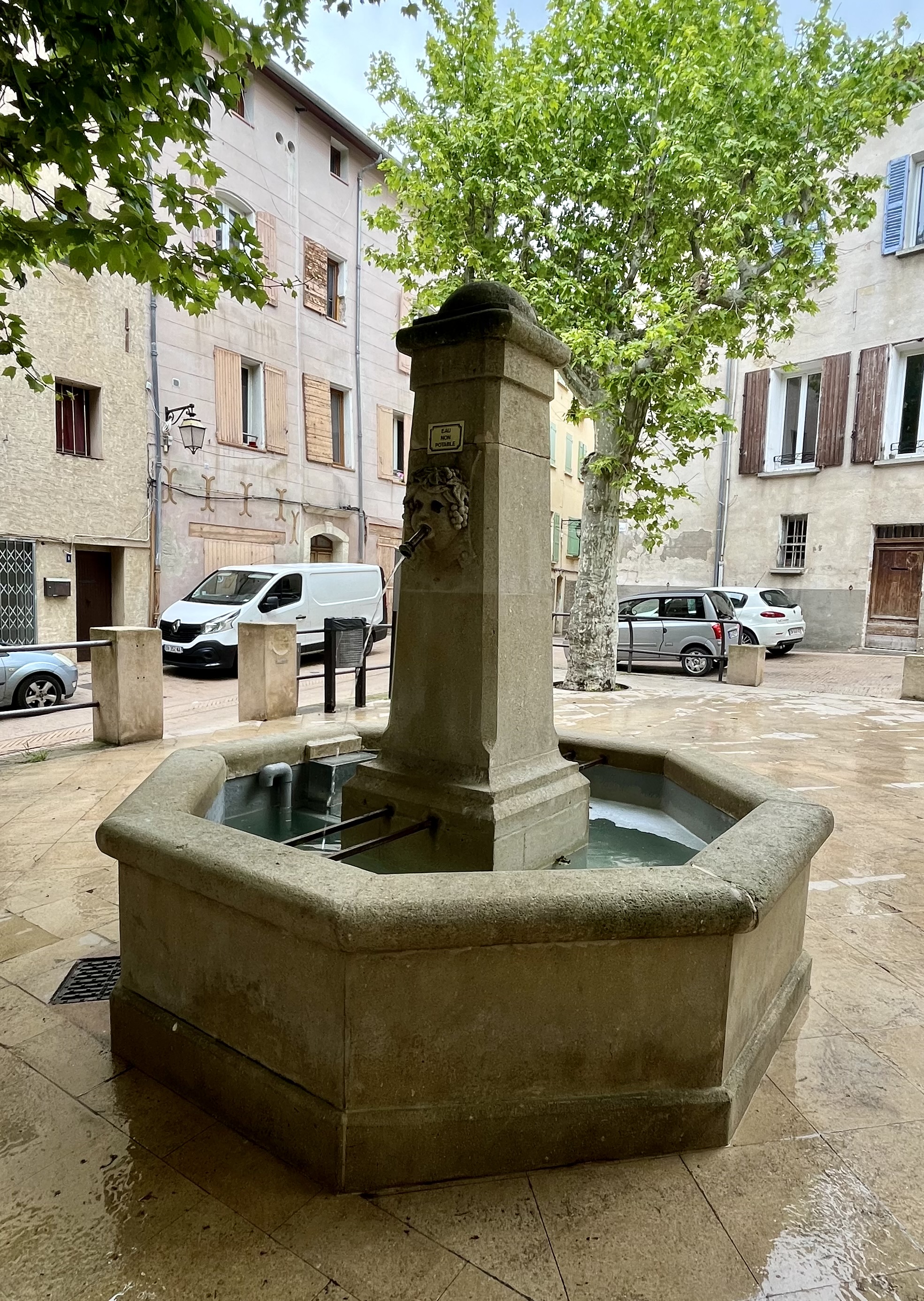 Fontaine place du Contrôle