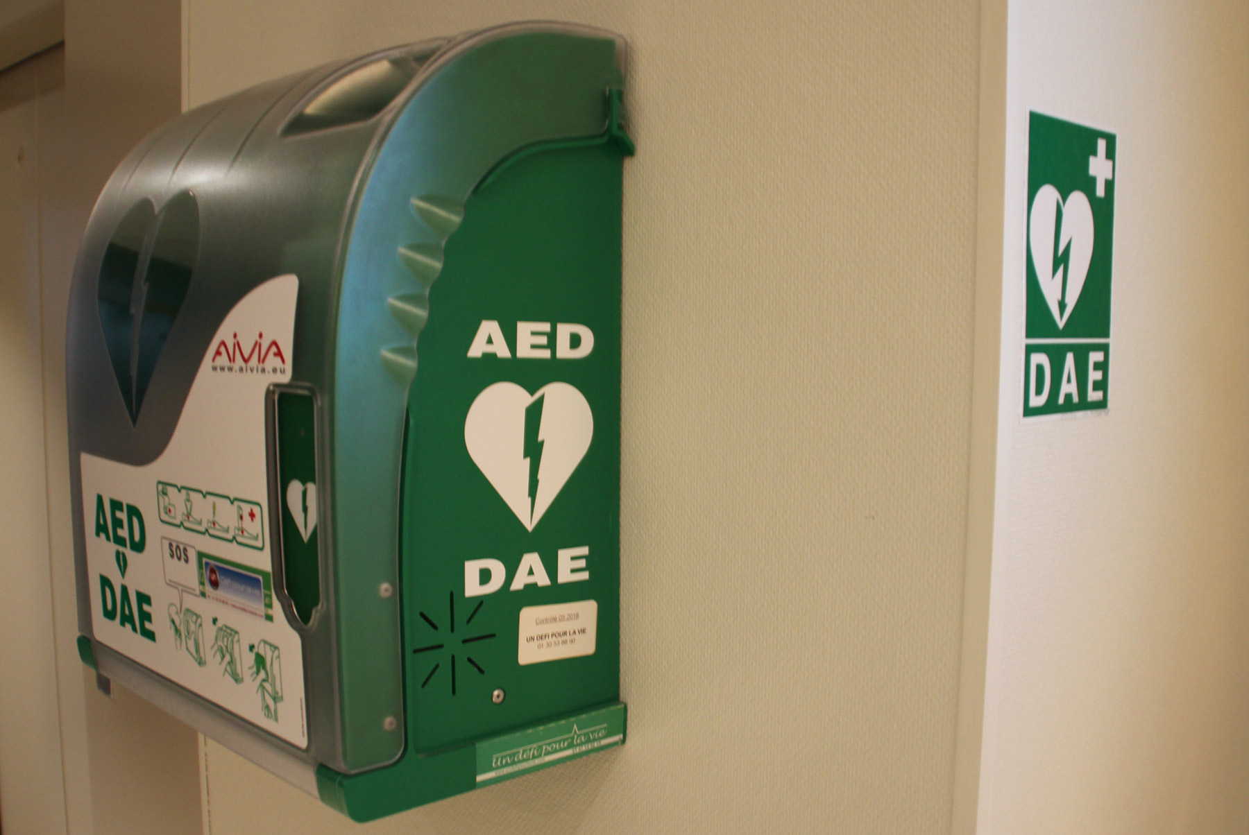 Defibrillator : La Chapelle Tourist Office