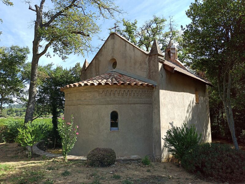 Arrière de la chapelle Minuty à Gassin - https://gassin.eu