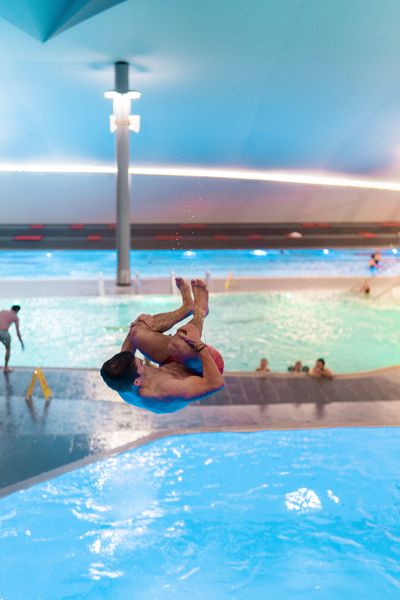 Saut espace aqualudique